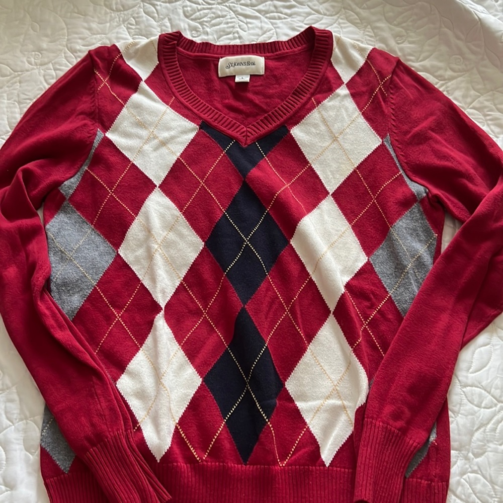 Small sweater argyle design